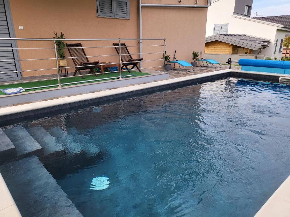 Villa Dambo Mit Pool , 4 Sterne Grkavescak Exteriör bild